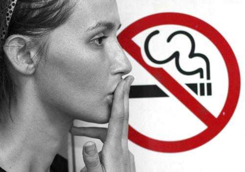 SİGARA İÇEN ANNELERİN BEBEKLERİNDE GAZ SANCISI DAHA FAZLA GÖRÜLÜYOR