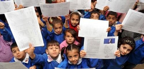 BAŞARILI KARNEYİ PARA YA DA PAHALI OYUNCAKLARLA ÖDÜLLENDİRMEYİN!