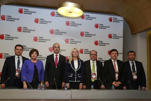 TÜRKİYE'DE HER İKİ ÖLÜMDEN BİRİNİN NEDENİ KALP VE DAMAR HASTALIKLARI