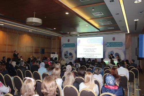 DİYALİZ HEMŞİRELERİNE EV HEMODİYALİZİ HASTALARINDAN KONFERANS