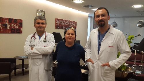 CEVİZ BÜYÜKLÜĞÜNDEKİ TİROİD DOKUSU KALBİNDEN ÇIKARILDI